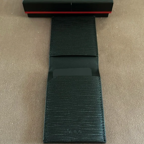 NWT Tumi black embossed Bifold card case wallet - Picture 3 of 4